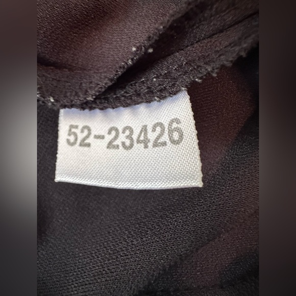 342. Ladies Ann Taylor Vintage Black Skirt with side slits - Picture 9 of 10